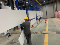 铝单板氟碳喷涂中