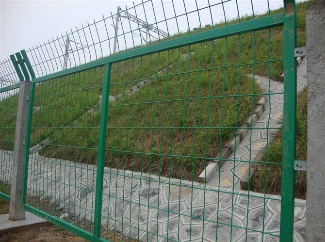 道路隔离栅